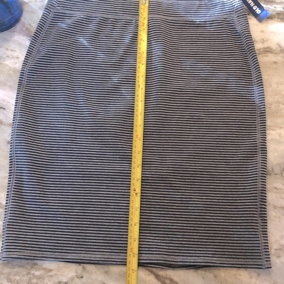 ☀️ NWT Old Navy Jersey Knit Skirt Size Medium - Picture 5 of 8